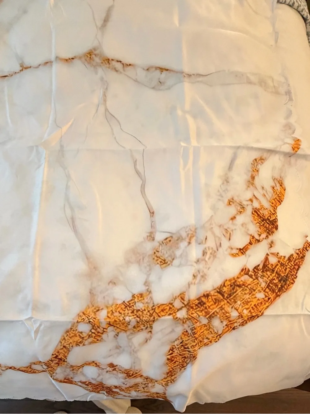 Marble Tablecloth 60x86 Scalloped Edge New
